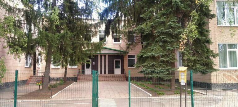 Батьки вихованців дитсадка №80 у Полтаві виступають проти планів перевести до їхнього приміщення школу №39