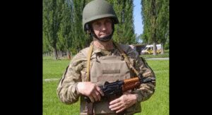 В Новосанжарську громаду на щиті повертається полеглий воїн