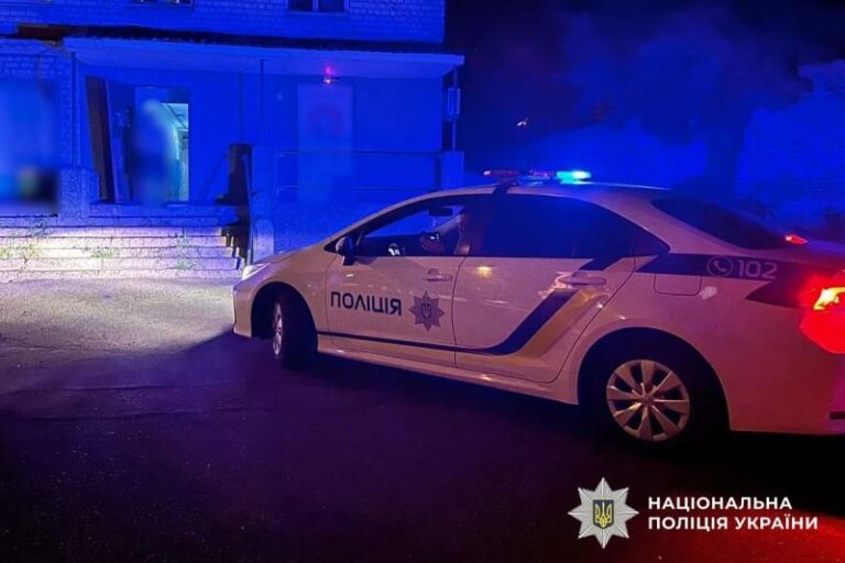У Кременчуці чоловік напав з ножем на знайомого: постраждалого госпіталізували