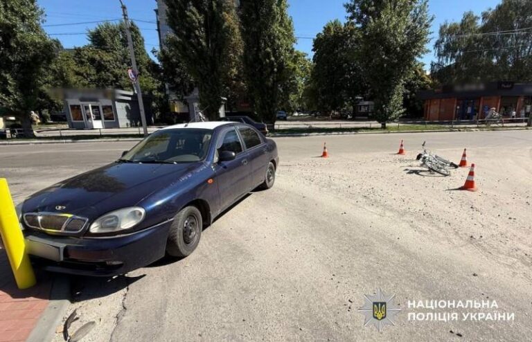 В Кременчуці велосипедистка потрапила під авто: подробиці аварії