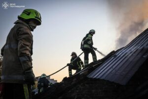 Внаслідок нічної атаки на Полтавщині виникли пожежі ФОТО