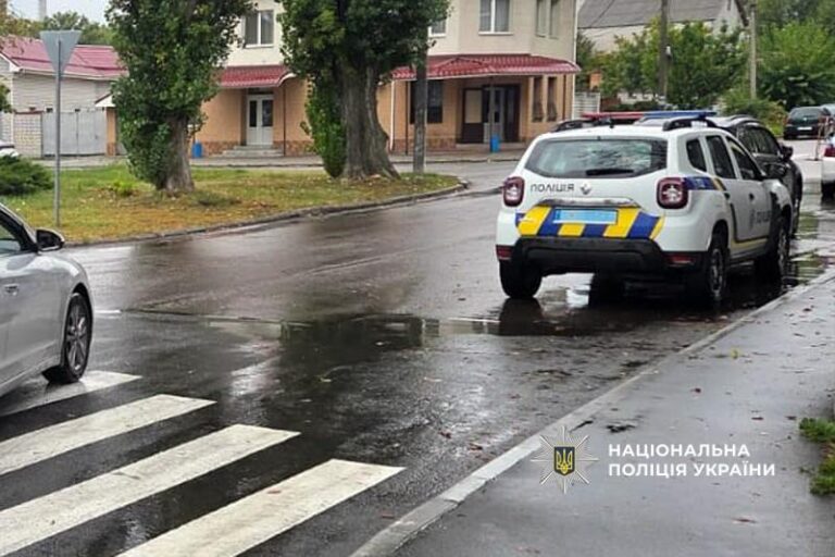 У Кременчуці в ДТП постраждала жінка – автомобіль влетів у неї просто посеред дороги