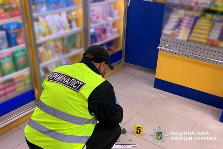 Миргород: немісцевий кинув гранату в аптеку – паніка серед жителів та робота поліції