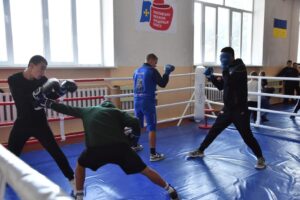 Боксерський клуб Пирятина отримав перший у громаді професійний ринг