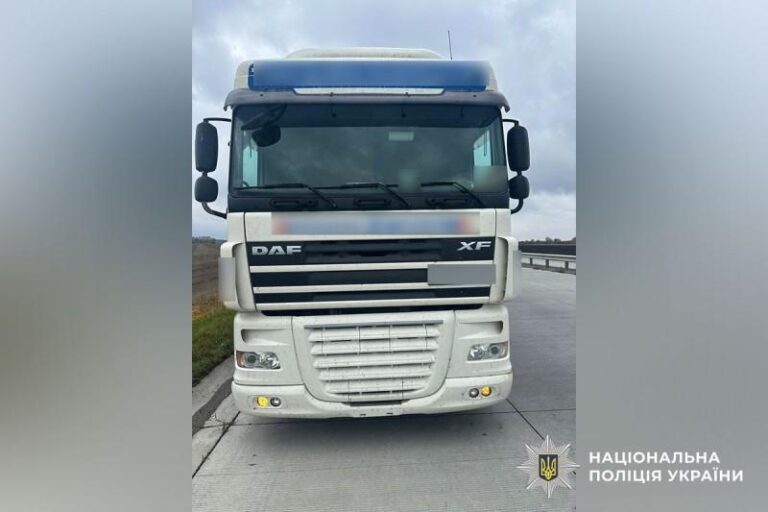 В Кобеляках вантажівка збила жінку та втекла з місця ДТП