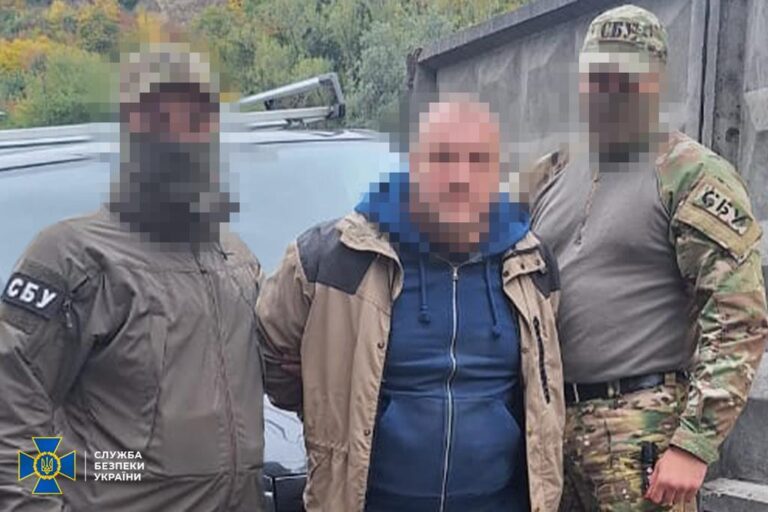 СБУ затримала агента ФСБ: шпигун передавав росіянам координати ППО й аеродромів на Київщині та Полтавщині