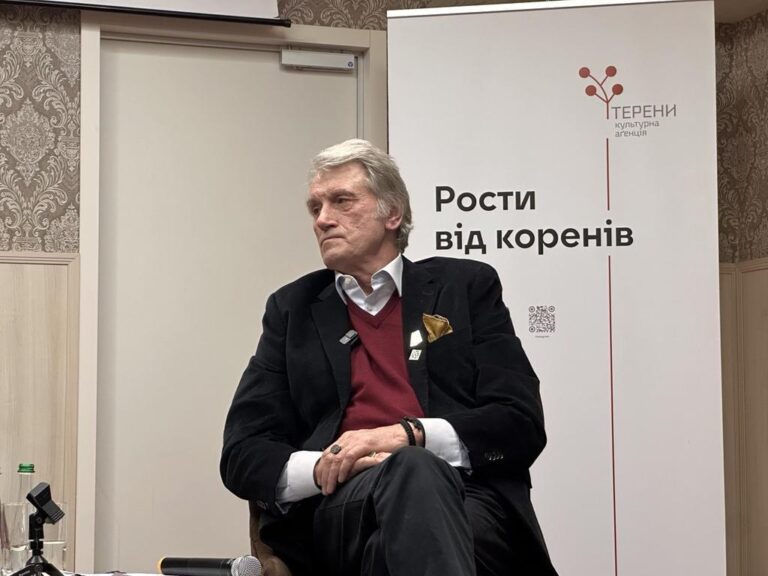 Я не можу стояти на полі, де програла моя нація: Ющенко відмовив Путіну в участі у святкуванні 300-річчя Полтавської битви