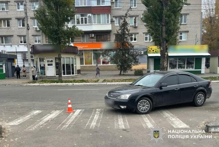 Ford збив 71-річну жінку у Кременчуці: пенсіонерка опинилася в лікарні
