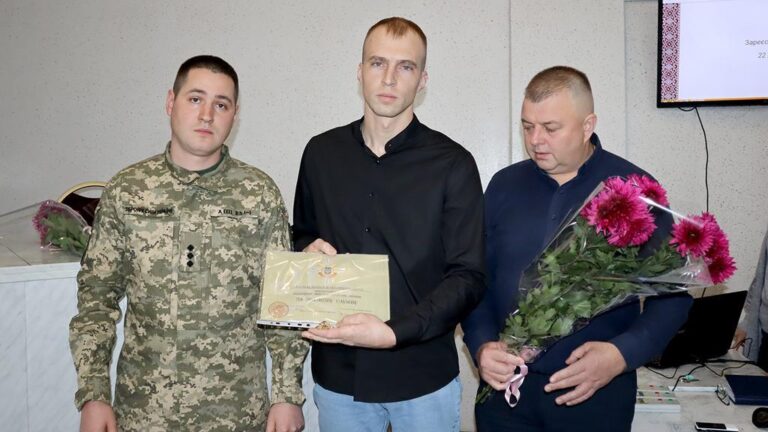 На Полтавщині вручили державні нагороди захисникам та родинам загиблих воїнів: справжня шана тим, хто боронить країну