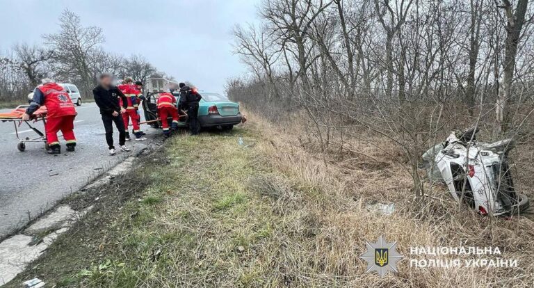 На Полтавщині сталася ДТП: зіткнулися два легковики, одна жінка опинилася в лікарні