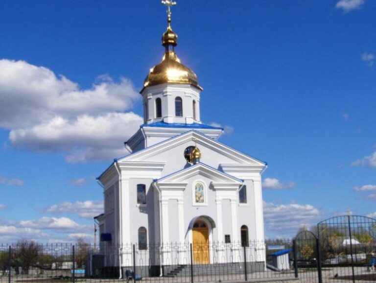 В Котелевській громаді церква разом із настоятелем перейшли до Православної церкви України