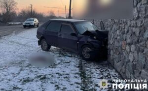 На Полтавщині нетверезий водій протаранив камяний паркан