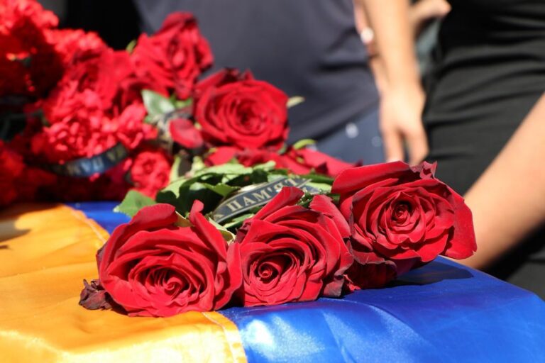 Полтавщина прощається із двома героями: на рідній землі попрощались зі ще двома захисниками України