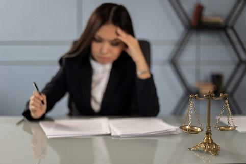 Чи потрібна практика у юридичній сфері для старту кар’єри: досвід, що відкриває двері у майбутнє