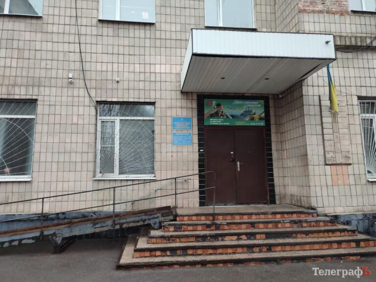 Двоє чоловіків намагалися скоїти суїцид у Кременчуцькому ТЦК: поліція та медики втрутилися вчасно