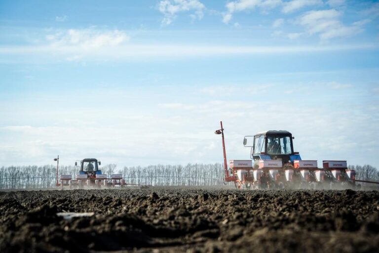 Аграрії Полтавщини безупинно працюють у сезоні: заплановано обробити понад 550 тисяч гектарів