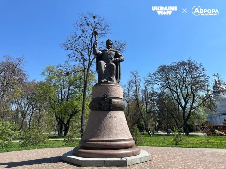 **Як пам’ятник Івану Мазепі у Полтаві заговорив до перехожих: у місті запустили аудіогід прямо з монумента**