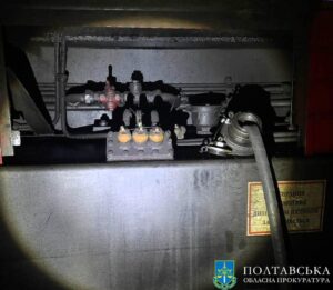 70 каністр дизпалива та збитки на понад 17 мільйонів: на Полтавщині викрили масштабну схему крадіжки з тепловозів