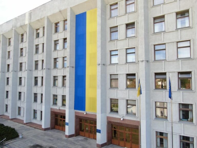 Чи блокували озброєні люди Полтавську ОВА: офіційна відповідь влади