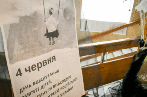 У Полтавській ОВА презентували виставку дитячих малюнків та інсталяцію Дерево памяті