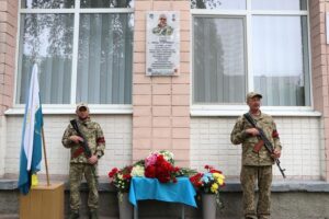 У Полтаві на фасадах шкіл встановлять меморіальні дошки чотирьом загиблим воїнам