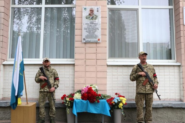 У Полтаві на фасадах чотирьох шкіл встановлять пам’ятні дошки загиблим воїнам