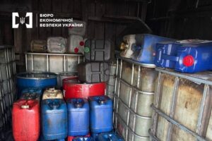 У справі БЕБ про незаконний продаж пального на Полтавщині суд оштрафував трьох чоловіків