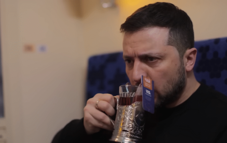 Укрзалізниця вперше за шість років підвищує ціни на чай та каву у вагонах потягів