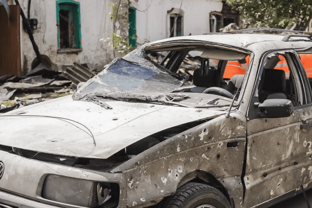 Пошкоджені будинки та авто: в ніч на 4 липня ворог намагався атакувати Полтавський район
