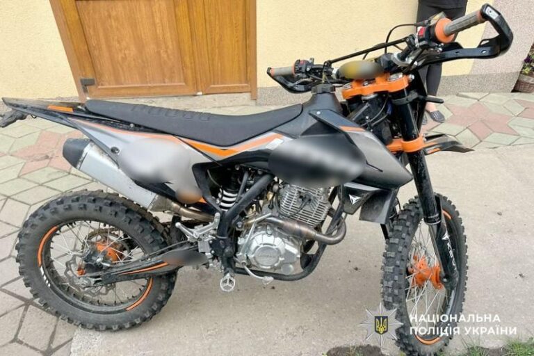 ## На Полтавщині 15-річна дівчина на мотоциклі потрапила у дорожню аварію: що відомо