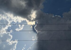 Полтаву накриє негода: очікуються гроза та пориви вітру