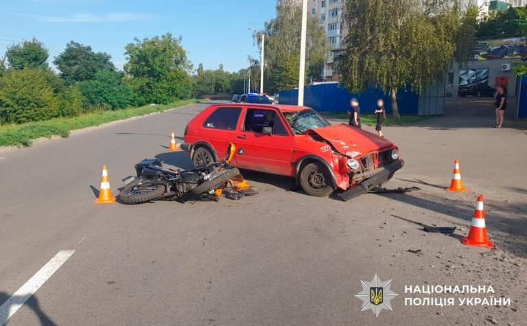 У Полтаві сталася ДТП за участю легковика та мотоцикла: водій двоколісного госпіталізований