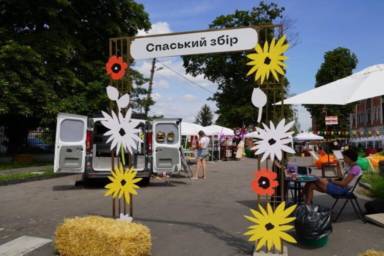 У Полтаві триває благодійний захід “Спаський збір 10: Свої ФОТО” – місце, де серце б’ється голосніше за буденну втому