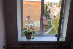 У Полтаві 7-річний хлопчик випав з вікна багатоповерхівки